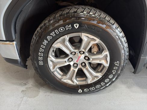 Used 2025 GMC Sierra 1500 SLE w/ Preferred Package AWD/4WD image 9