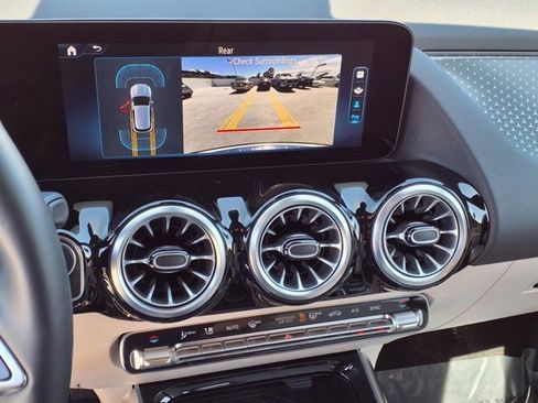 Used 2025 Mercedes-Benz GLA 250 4MATIC image 6