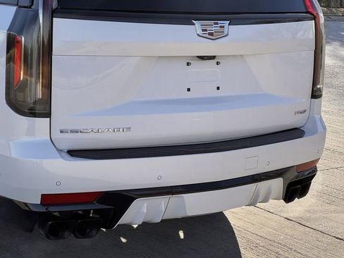 Used 2023 Cadillac Escalade V w/ LPO, Floor Liner Package image 7