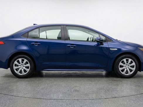 Used 2025 Toyota Corolla LE FWD image 11