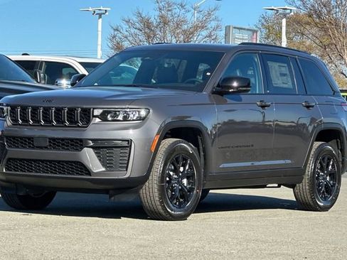 New 2026 Jeep Grand Cherokee Laredo image 8