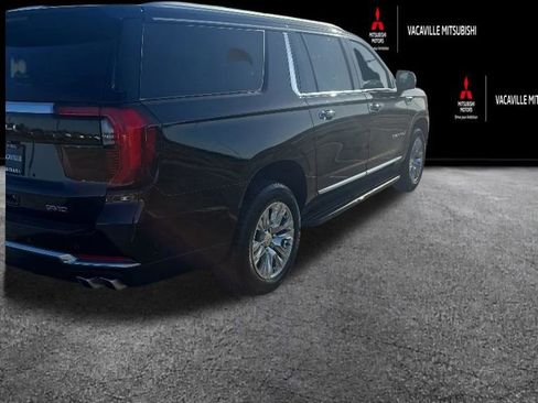 Used 2025 GMC Yukon XL Denali AWD/4WD image 3