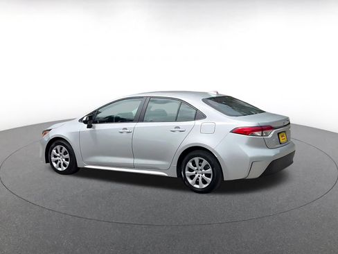 Used 2025 Toyota Corolla LE FWD image 10