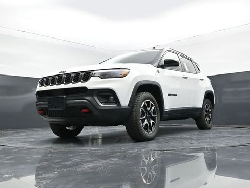 Used 2025 Jeep Compass Trailhawk w/ Trailer Tow Group image 50