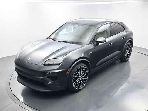 Used 2026 Porsche Macan Electric RWD image 30