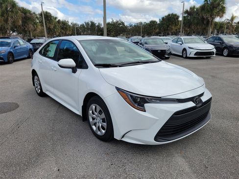 Used 2026 Toyota Corolla LE image 2