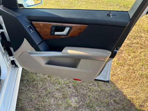 Used 2012 Mercedes-Benz GLK 350 4MATIC image 17