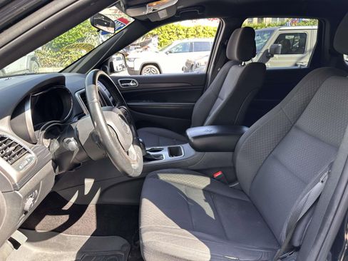 Used 2019 Jeep Grand Cherokee Laredo AWD/4WD image 18