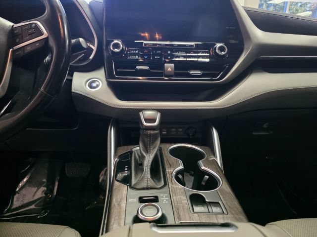 Used 2022 Toyota Highlander Limited AWD/4WD image 7