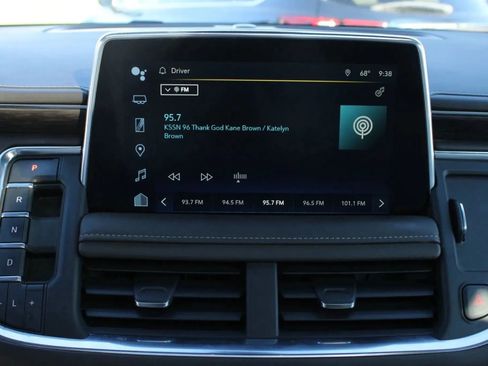 Used 2022 Chevrolet Suburban Z71 image 21