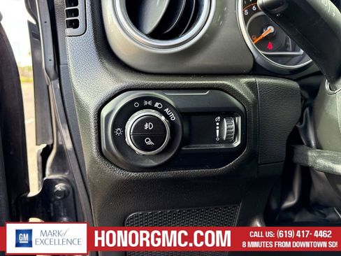 Used 2023 Jeep Gladiator Overland image 12