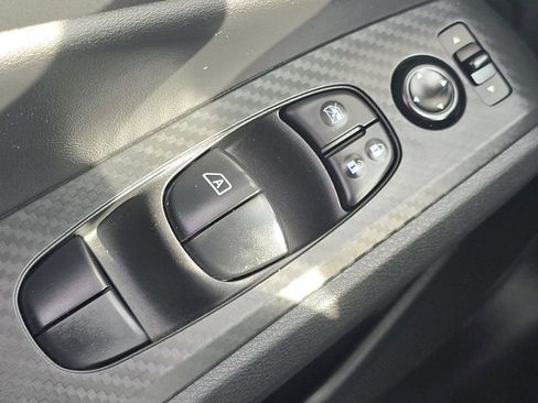 Used 2024 Nissan Altima 2.5 SV image 23