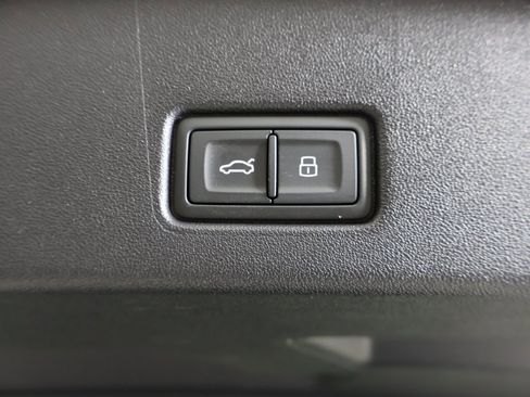 Used 2024 Audi Q4 e-tron Premium Plus image 17