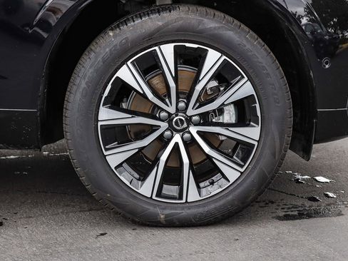 Used 2025 Volvo XC60 B5 Plus image 6