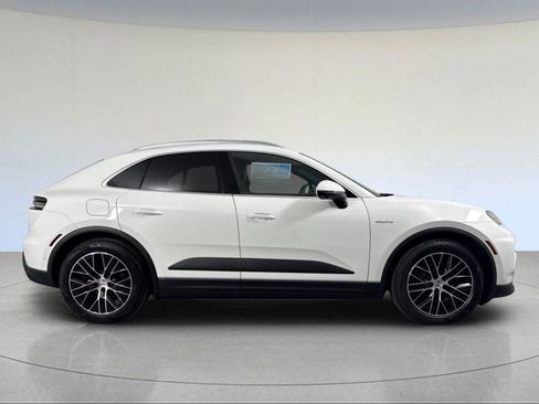 Certified 2026 Porsche Macan 4 Electric AWD/4WD image 9