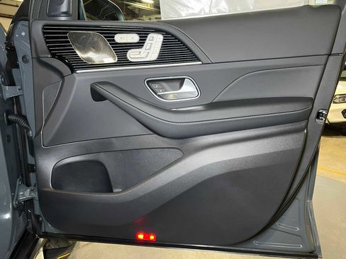 New 2025 Mercedes-Benz GLS 63 AMG 4MATIC image 11