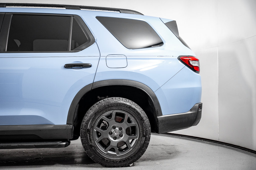 Used 2025 Honda Pilot TrailSport image 15