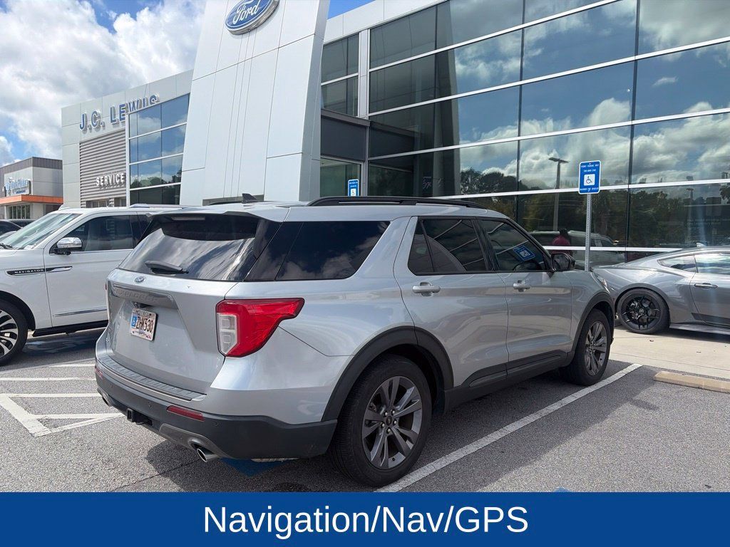 Used 2022 Ford Explorer XLT w/ Equipment Group 202A RWD image 4