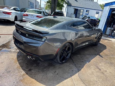 Used 2018 Chevrolet Camaro SS RWD image 4