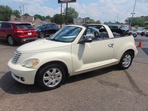 Used 2007 Chrysler PT Cruiser Convertible w/ Spring Special Group image 17