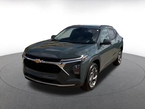 Used 2025 Chevrolet Trax LT image 7
