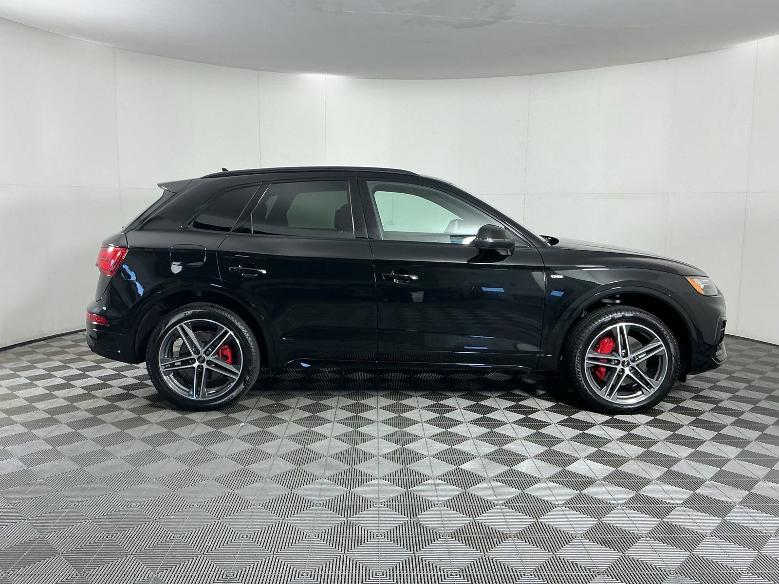 Used 2025 Audi Q5 e Premium Plus w/ Premium Plus Package AWD/4WD image 9