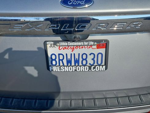 Used 2020 Ford Explorer XLT image 8