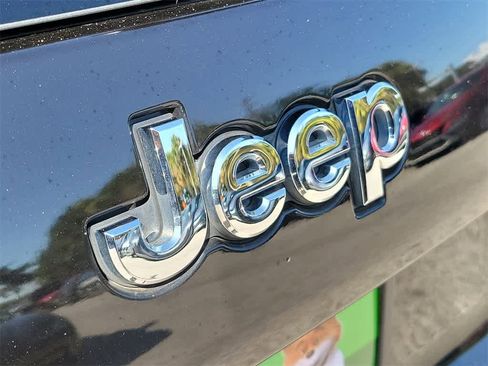 Used 2020 Jeep Cherokee Latitude Plus image 7