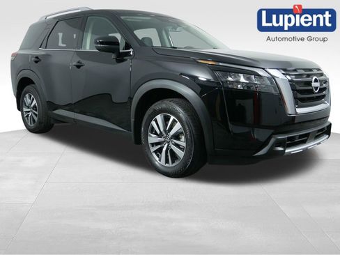 Used 2025 Nissan Pathfinder SL AWD/4WD image 1