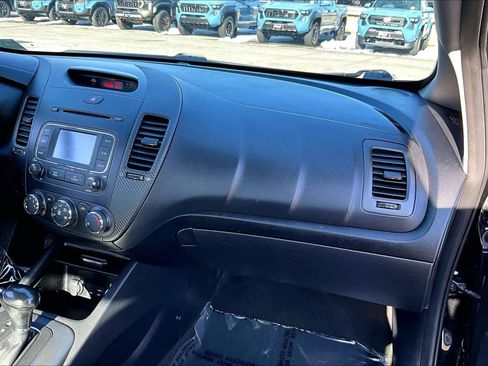 Used 2016 Kia Forte EX image 18