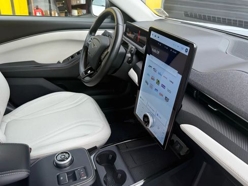 Used 2021 Ford Mustang Mach-E Premium image 23