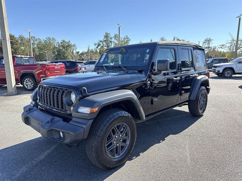 Used 2024 Jeep Wrangler Sport S image 7