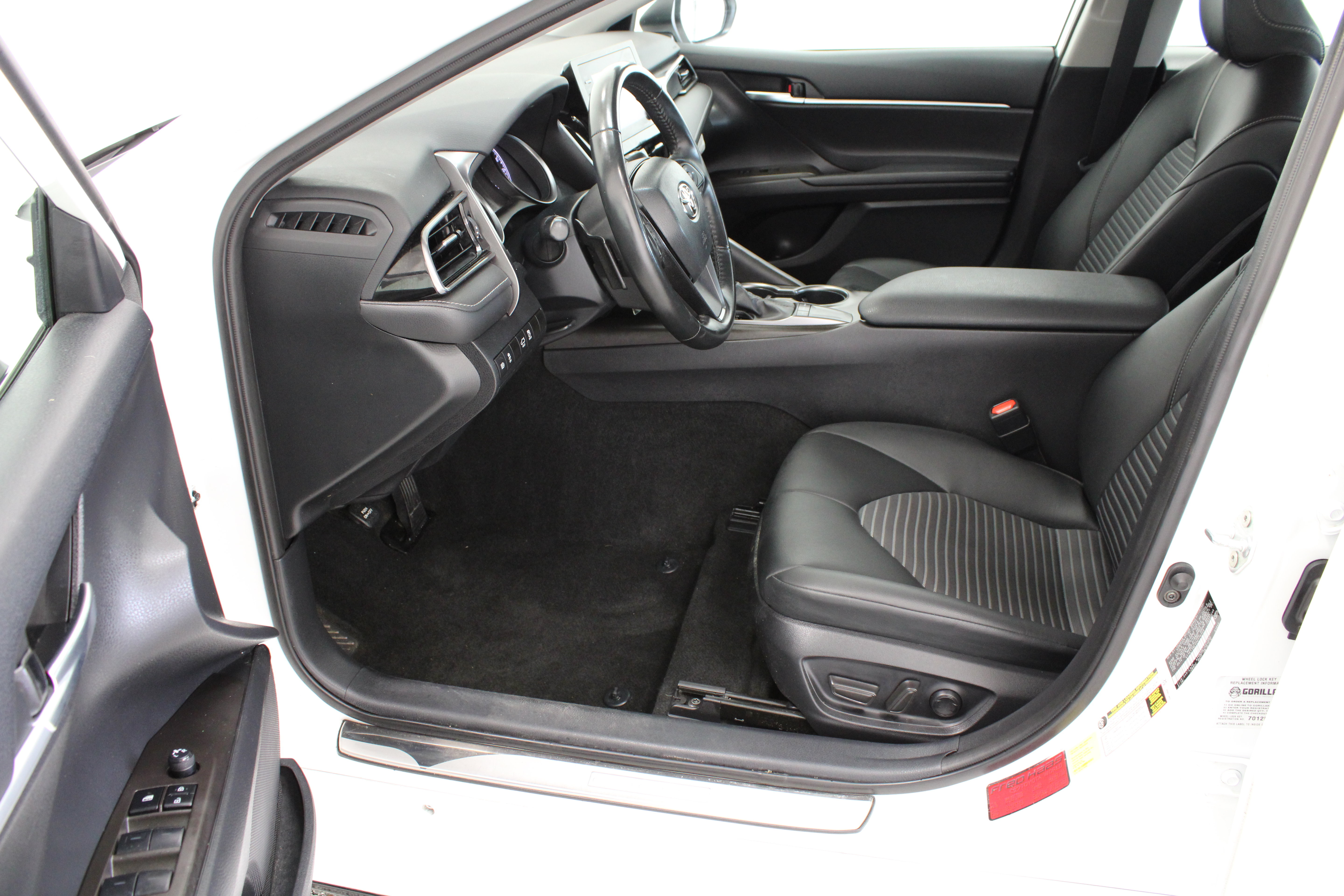 Used 2023 Toyota Camry SE FWD image 14