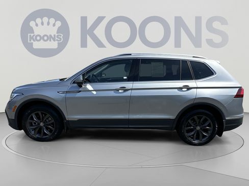 Used 2023 Volkswagen Tiguan SE w/ Panoramic Sunroof Package FWD image 7