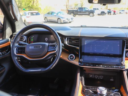 Used 2022 Jeep Grand Wagoneer Series III AWD/4WD image 15
