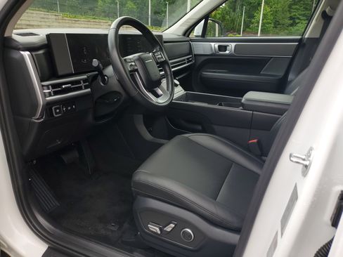 Used 2025 Hyundai Santa Fe SEL FWD image 16