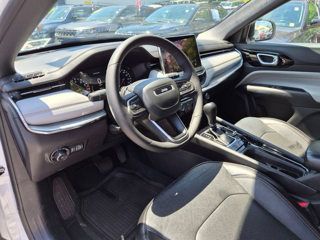 Used 2023 Jeep Compass Limited AWD/4WD image 12
