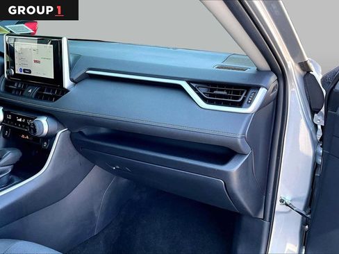 Used 2025 Toyota RAV4 XLE AWD/4WD image 19