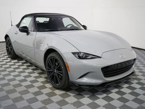 New 2026 MAZDA MX-5 Miata Club w/ Interior Package RWD image 9