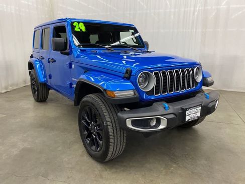 Used 2024 Jeep Wrangler Unlimited Sahara AWD/4WD image 8