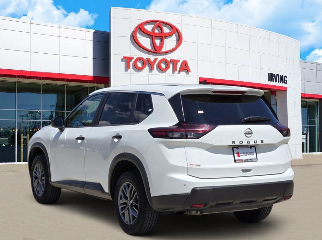 Used 2024 Nissan Rogue S FWD image 3