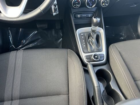 Used 2023 Hyundai Venue SEL w/ Cargo Package image 21