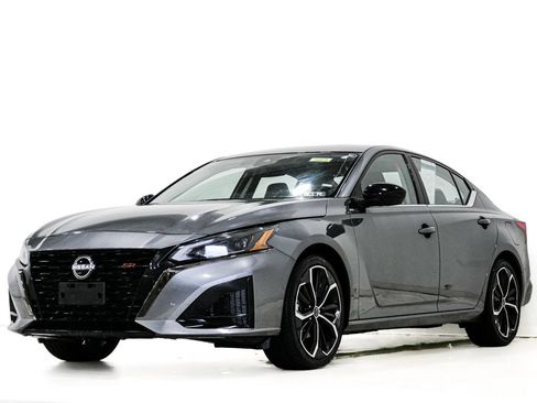 Used 2024 Nissan Altima 2.5 SR FWD image 3