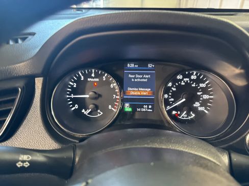 Used 2019 Nissan Rogue SV image 22