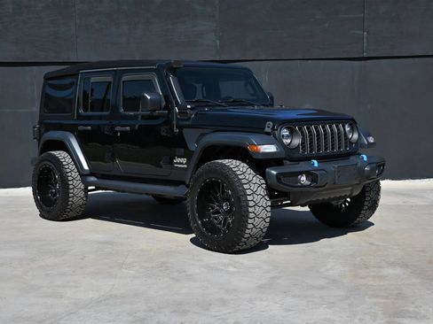 Used 2020 Jeep Wrangler Unlimited Sport AWD/4WD image 2