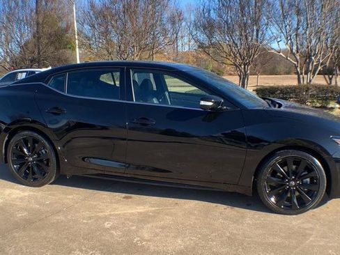 Used 2023 Nissan Maxima SR w/ Sport Mat Group image 9