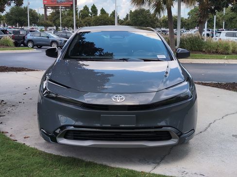 Used 2024 Toyota Prius Limited FWD image 3