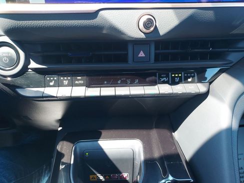 Used 2025 Toyota Crown Signia image 24