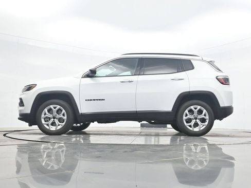 Used 2025 Jeep Compass Latitude AWD/4WD image 37