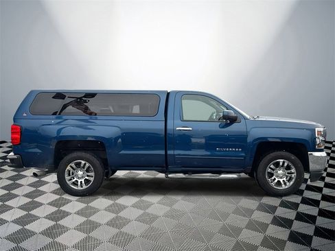 Used 2018 Chevrolet Silverado 1500 LT w/ LT Convenience Package image 4